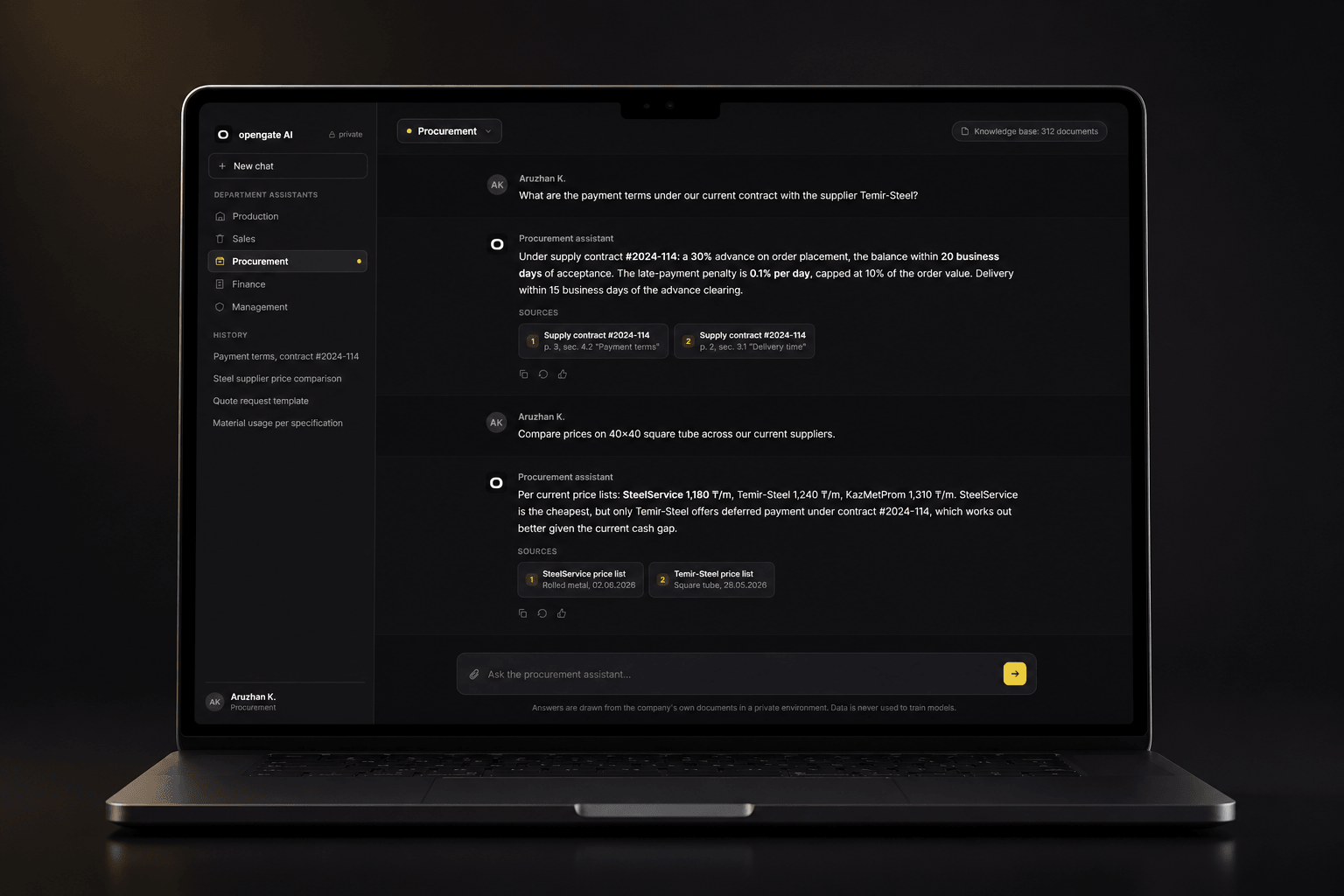Интерфейс корпоративного AI-ассистента с ассистентами по отделам и ссылкой на источник